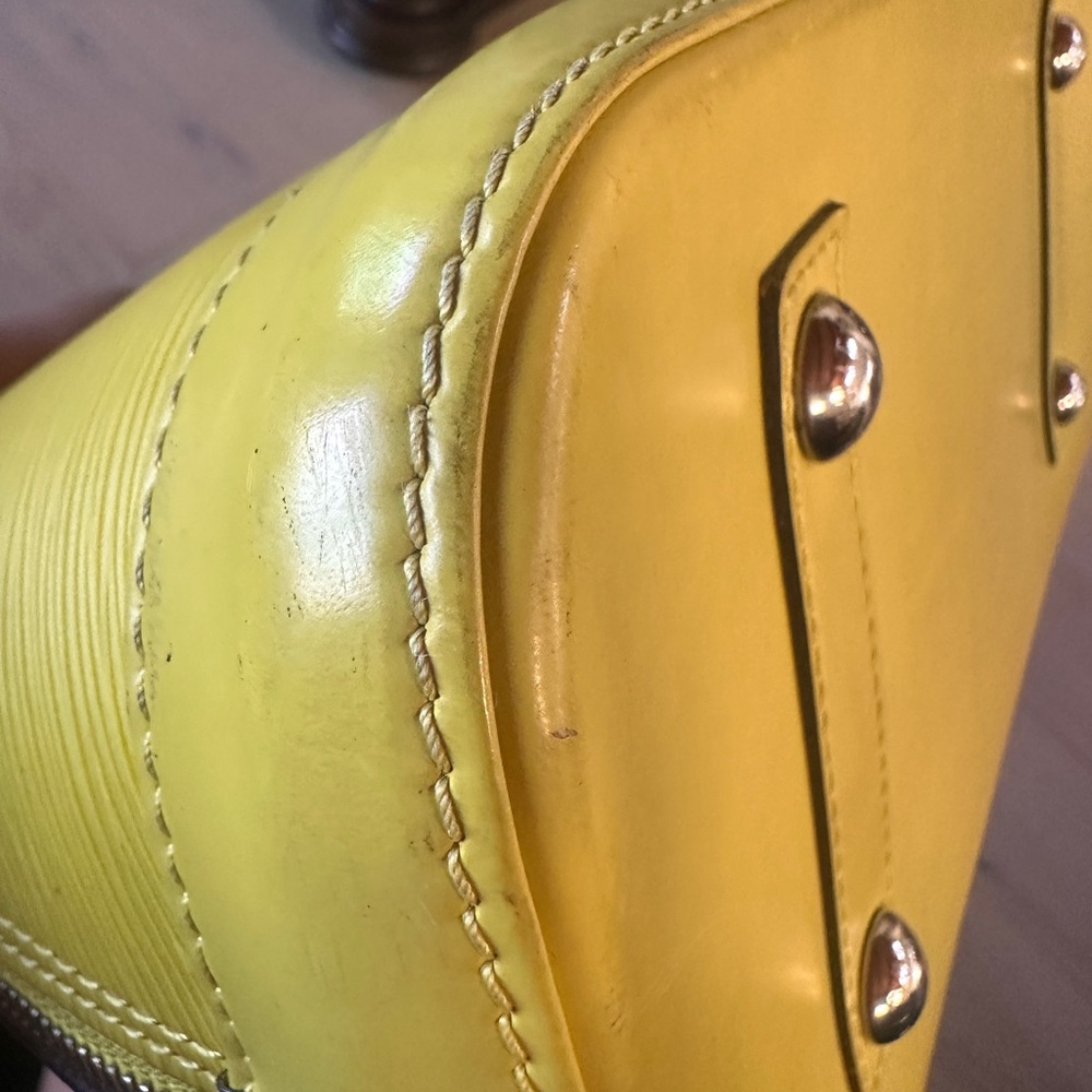 Authentic Louis Vuitton Epi Alma Pm Bag - Picture 14 of 16